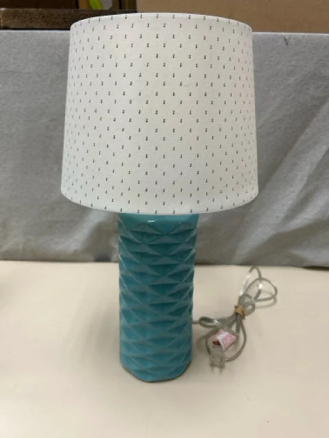 Lava Lamps for Arcades to Enhance the Gaming AtmosphereTEAL WHITE DOT SHADE LAMP