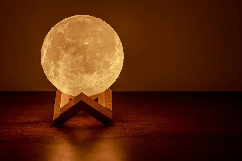 Salt Lamps for Reading Nooks to Create a Relaxing SpaceMoon Lamp size M to L