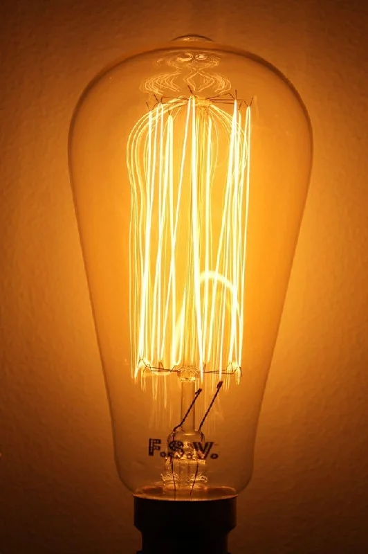 Long lifespan Edison light bulbsEdison B22 Squirrel Cage Filament ST64 Teardrop 25W 2200K Bulb Long lifespan Edison light bulbsEdison B22 Squirrel Cage Filament ST64 Teardrop 25W 2200K Bulb