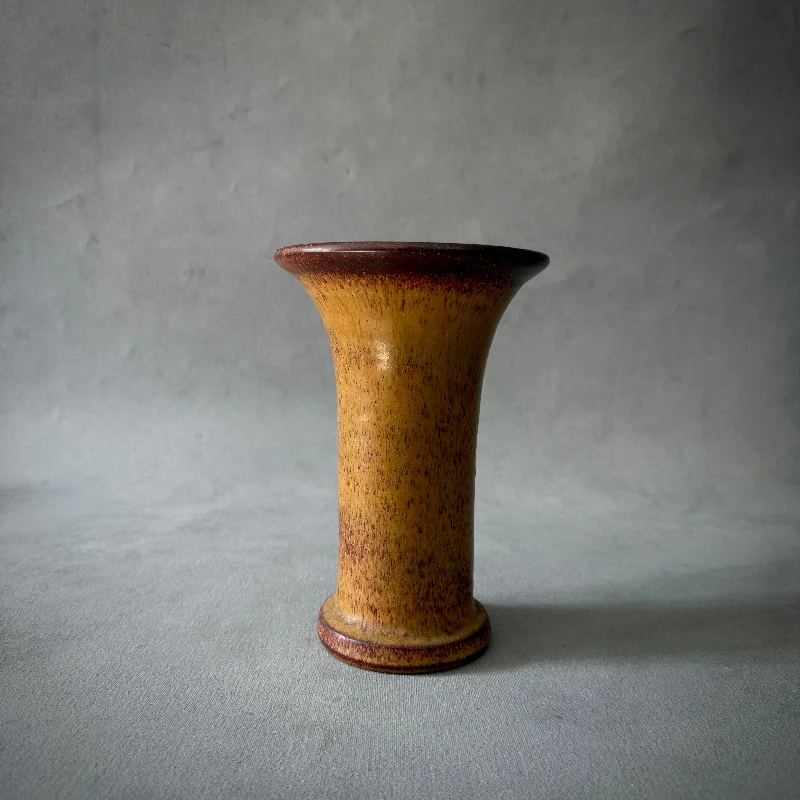 Industrial Lighting for Printing Press FacilitiesLight brown Ceramic Vase