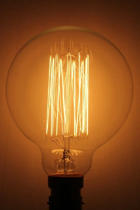 Low wattage Edison light bulbs for ambianceEdison B22 Squirrel Cage Filament G95 25W 2200K Bulb Low wattage Edison light bulbs for ambianceEdison B22 Squirrel Cage Filament G95 25W 2200K Bulb
