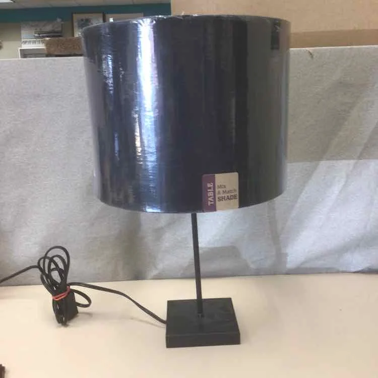 Lava Lamps for Chinese Restaurants to Create a Festive AtmosphereTHIN BLACK BASE LAMP