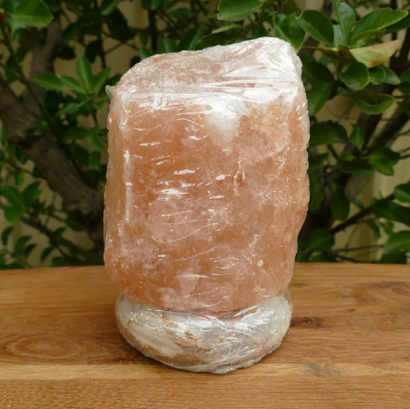 Pink Himalayan Salt Lamps for a Soothing HueHimalayan Salt Lamp 2-4kg **Seconds**