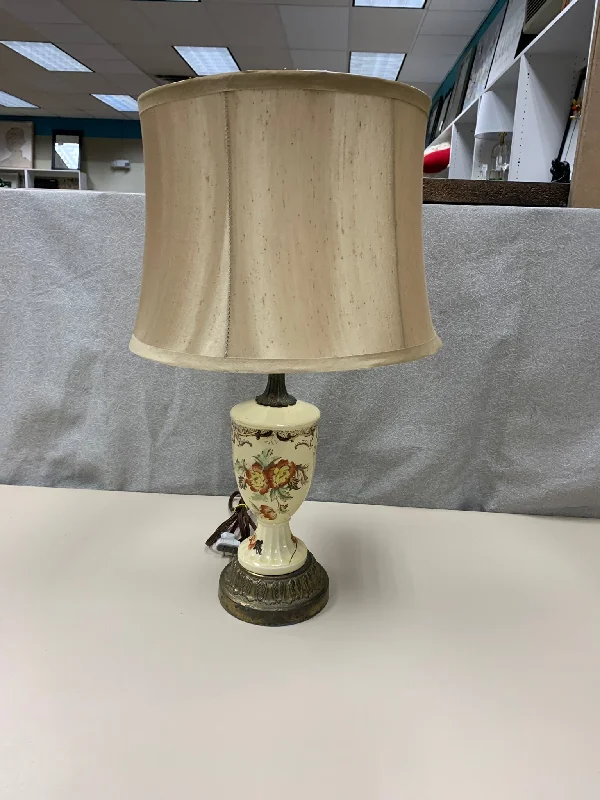 Lava Lamps for Beauty Salons to Add a Touch of StyleVINTAGE FLORAL LAMP W/GOLD SHADE