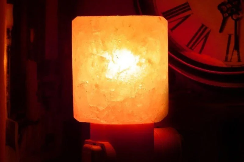 Salt Lamps for Reading Nooks to Create a Relaxing SpaceHimalayan salt lamp plug in