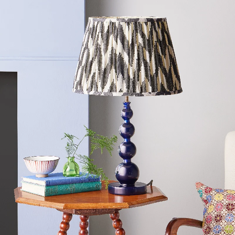 marble table lamps with a luxurious veined pattern for high end decorAurora table lamp in blue resin
